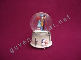 KARLI MÜZİKLİ SULU KÜRE